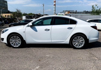 Подержанный автомобиль Opel Insignia Sedan 2014 года (15 фото)