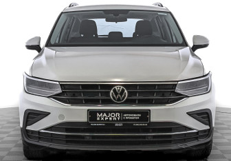 Подержанный автомобиль Volkswagen Tiguan 2021 года (2 фото)