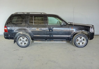 Подержанный автомобиль Ford Explorer 2003 года (8 фото)