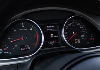 Подержанный автомобиль Audi Q7 2014 года (10 фото)