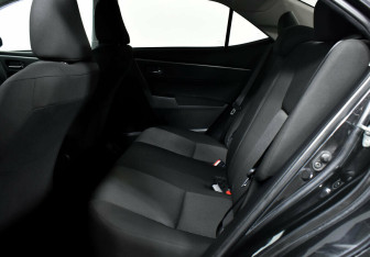 Подержанный автомобиль Toyota Corolla Sedan 2013 года (10 фото)