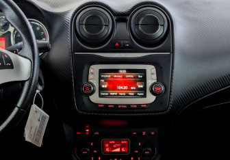 Подержанный автомобиль Alfa Romeo MiTo 2014 года (15 фото)
