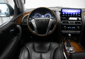 Подержанный автомобиль Infiniti QX80 2017 года (9 фото)