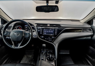 Подержанный автомобиль Toyota Camry Sedan 2021 года (14 фото)