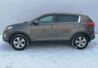 Подержанный автомобиль Kia Sportage 2012 года (8 фото)