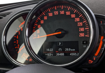 Подержанный автомобиль MINI Clubman Wagon 2021 года (16 фото)