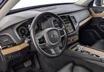 Подержанный автомобиль Volvo XC90 2021 года (15 фото)