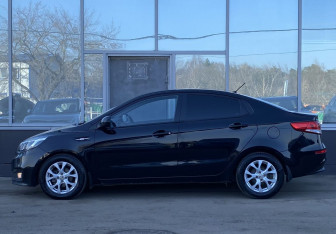 Подержанный автомобиль Kia Rio Sedan 2016 года (8 фото)
