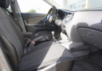 Подержанный автомобиль Kia Rio Sedan 2009 года (11 фото)