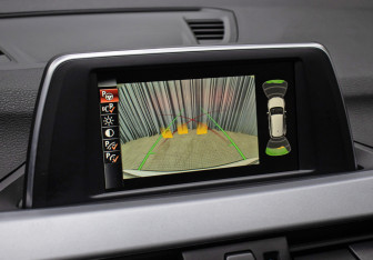 Подержанный автомобиль BMW X1 2015 года (21 фото)