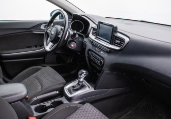 Подержанный автомобиль Kia Ceed Hatchback 2019 года (10 фото)