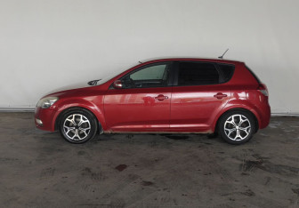 Подержанный автомобиль Kia Ceed Hatchback 2011 года (7 фото)