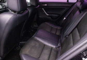 Подержанный автомобиль Honda Accord Sedan 2005 года (11 фото)