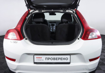 Подержанный автомобиль Volvo C30 2011 года (9 фото)
