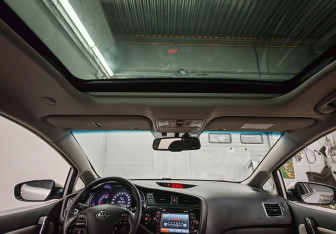 Подержанный автомобиль Kia Ceed Hatchback 2013 года (12 фото)