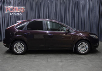Подержанный автомобиль Ford Focus Hatchback 2010 года (4 фото)