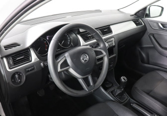 Подержанный автомобиль Skoda Rapid Liftback 2016 года (5 фото)