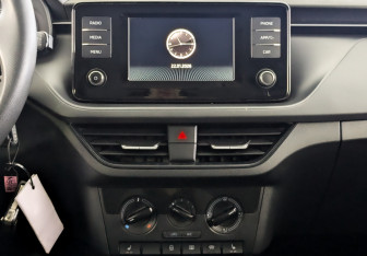 Подержанный автомобиль Skoda Rapid Liftback 2021 года (15 фото)