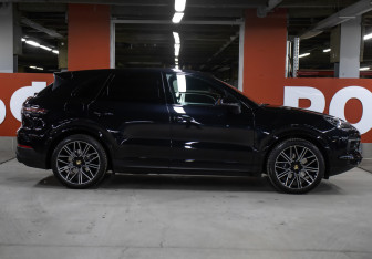 Подержанный автомобиль Porsche Cayenne 2021 года (4 фото)