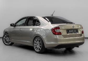 Подержанный автомобиль Skoda Rapid Liftback 2018 года (7 фото)