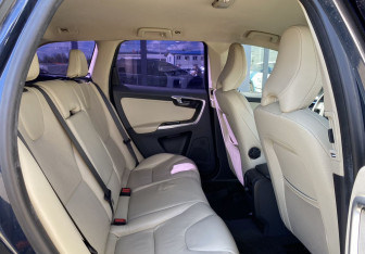 Подержанный автомобиль Volvo XC60 2012 года (25 фото)