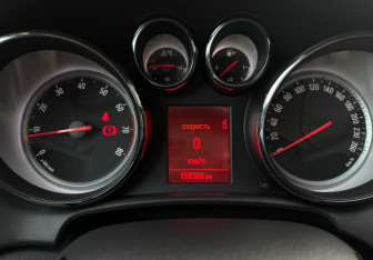 Подержанный автомобиль Opel Astra Hatchback 2013 года (18 фото)