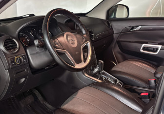 Подержанный автомобиль Opel Antara 2013 года (12 фото)