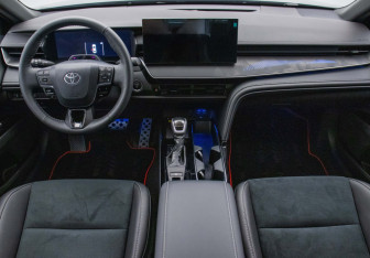 Подержанный автомобиль Toyota Camry Sedan 2025 года (13 фото)