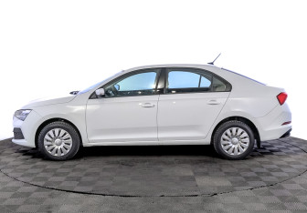 Подержанный автомобиль Skoda Rapid Liftback 2021 года (8 фото)