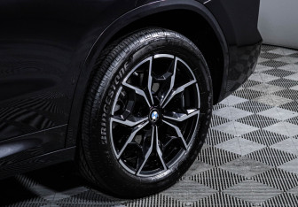 Подержанный автомобиль BMW X3 2024 года (15 фото)