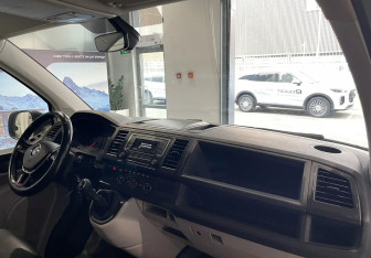 Подержанный автомобиль Volkswagen Caravelle 2019 года (10 фото)