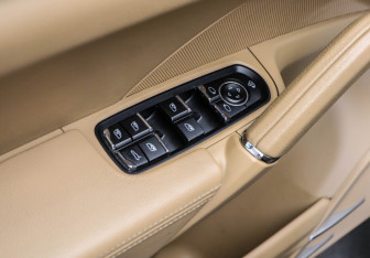 Подержанный автомобиль Porsche Cayenne 2015 года (13 фото)