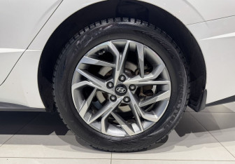 Подержанный автомобиль Hyundai Sonata 2020 года (20 фото)