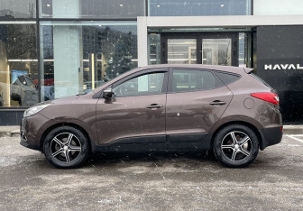 Подержанный автомобиль Hyundai ix35 2014 года (8 фото)