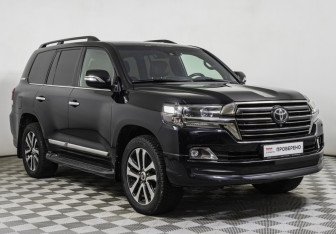 Подержанный автомобиль Toyota Land Cruiser Suv 2018 года (3 фото)