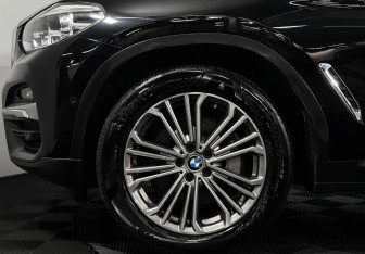 Подержанный автомобиль BMW X3 2020 года (7 фото)