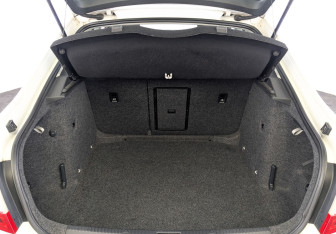 Подержанный автомобиль Skoda Octavia Liftback 2014 года (10 фото)