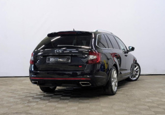 Подержанный автомобиль Skoda Octavia RS Wagon 2020 года (5 фото)