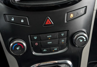 Подержанный автомобиль Chevrolet Orlando 2014 года (21 фото)