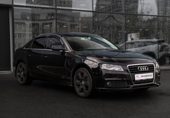 Подержанный автомобиль Audi A4 Sedan 2010 года (3 фото)