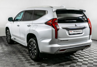Подержанный автомобиль Mitsubishi Montero Sport 2021 года (7 фото)