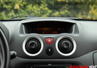 Подержанный автомобиль Citroen C3 Hatchback 2009 года (12 фото)