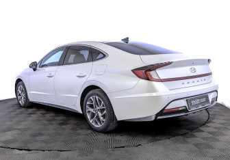 Подержанный автомобиль Hyundai Sonata 2020 года (7 фото)
