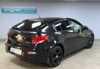 Подержанный автомобиль Chevrolet Cruze Hatchback 2012 года (5 фото)