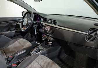 Подержанный автомобиль Kia Rio Hatchback 2020 года (15 фото)