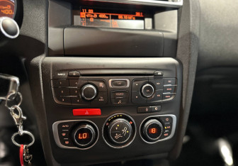 Подержанный автомобиль Citroen C4 Hatchback 2011 года (7 фото)