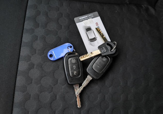 Подержанный автомобиль Renault Logan Sedan 2017 года (14 фото)