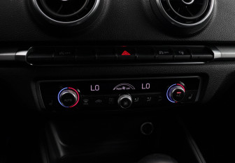 Подержанный автомобиль Audi A3 Sedan 2015 года (16 фото)