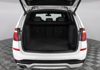 Подержанный автомобиль BMW X3 2015 года (9 фото)