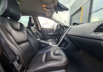 Подержанный автомобиль Volvo XC60 2010 года (9 фото)